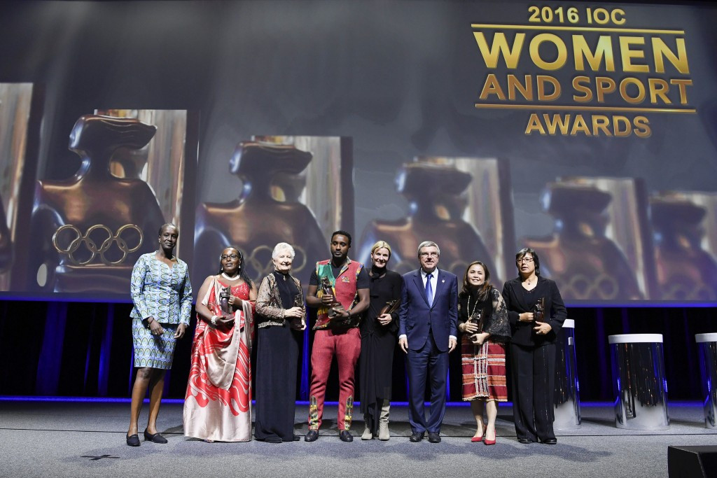 IOC President Thomas Bach with winners of the Women in Sport Awards ©IOC/Flickr