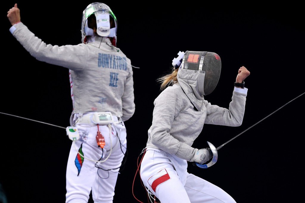Angelika Wator beat Azerbaijan's Bunyatova twins on route to gold in the women's sabre ©Getty Images