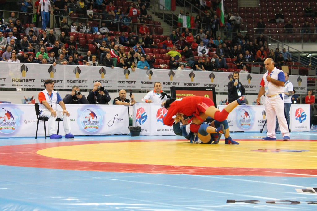 Sviatlana Tsimashenka (red) was beaten by Bulgaria's Mariya Oryashkova (blue) in the 80kg final ©FIAS