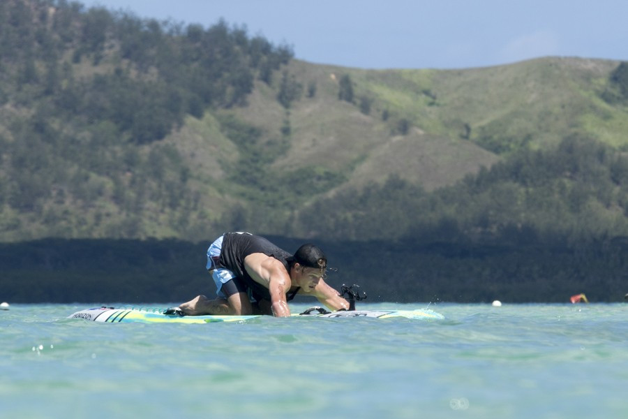 New Zealand's Sam Shergold was victorious in the men's paddleboard distance race ©ISA