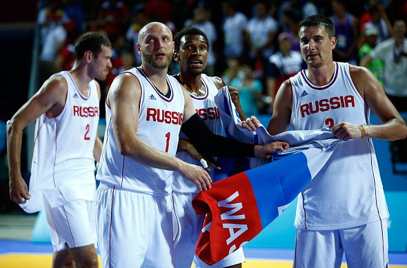 Russia celebrate after a clinical victory over Spain in the basketball 3x3 final ©Getty Images