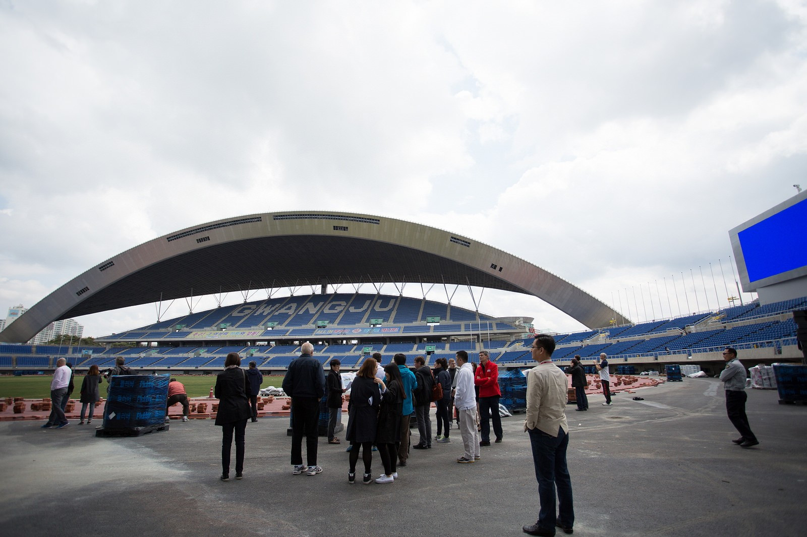 The delegates took in the Gwangju World Cup Stadium as part of the venue tour ©Gwangju 2015