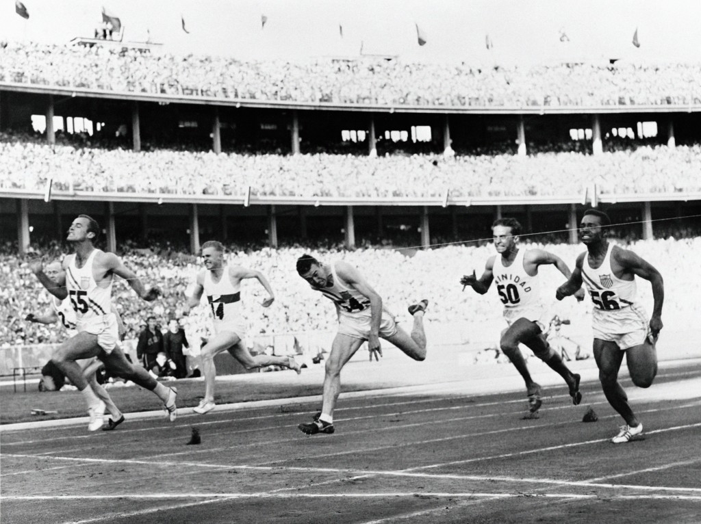 American Bobby Morrow wins the 100m at the Melbourne Olympics ©Getty Images