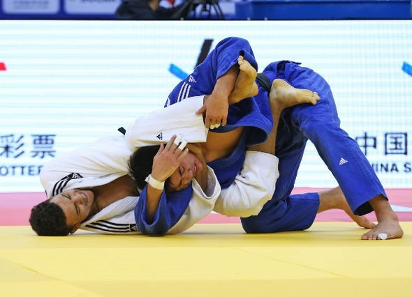 Max Stewart (white) was victorious in the under-90kg competition ©IJF