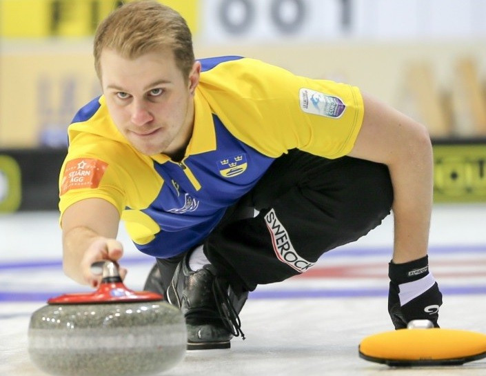 Defending men’s champions Sweden recorded two victories to move into a three-way tie for the lead ©WCF