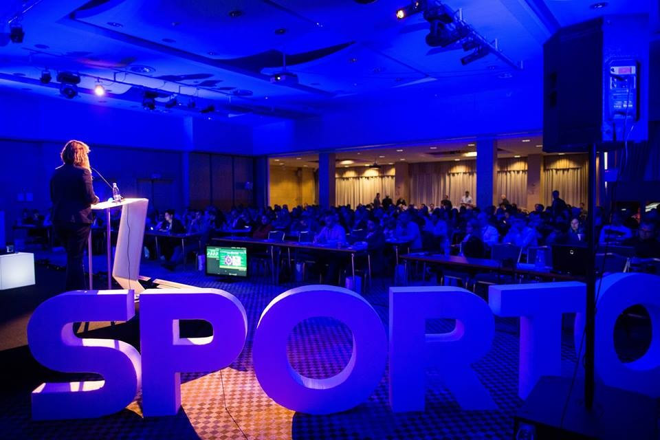 The programmed collected the award at the SPORTO sports marketing and sponsorship conference  ©SPORTO/Facebook