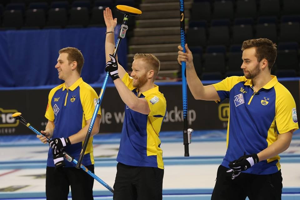 Sweden celebrate after securing a spot in the European Curling Championships final ©WCF
