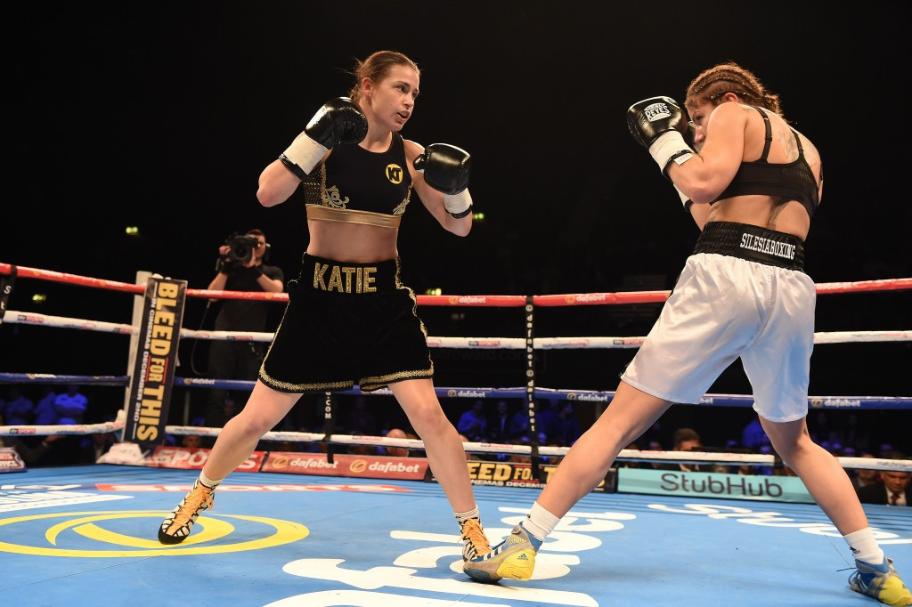 Katie Taylor (left) beat Karina Kopinska of Poland in the lightweight contest ©Getty Images