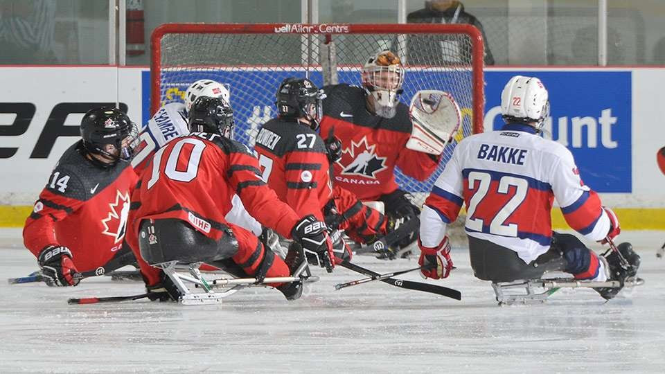 Canada eased to a 3-0 win over Norway in their opening match ©Hockey Canada