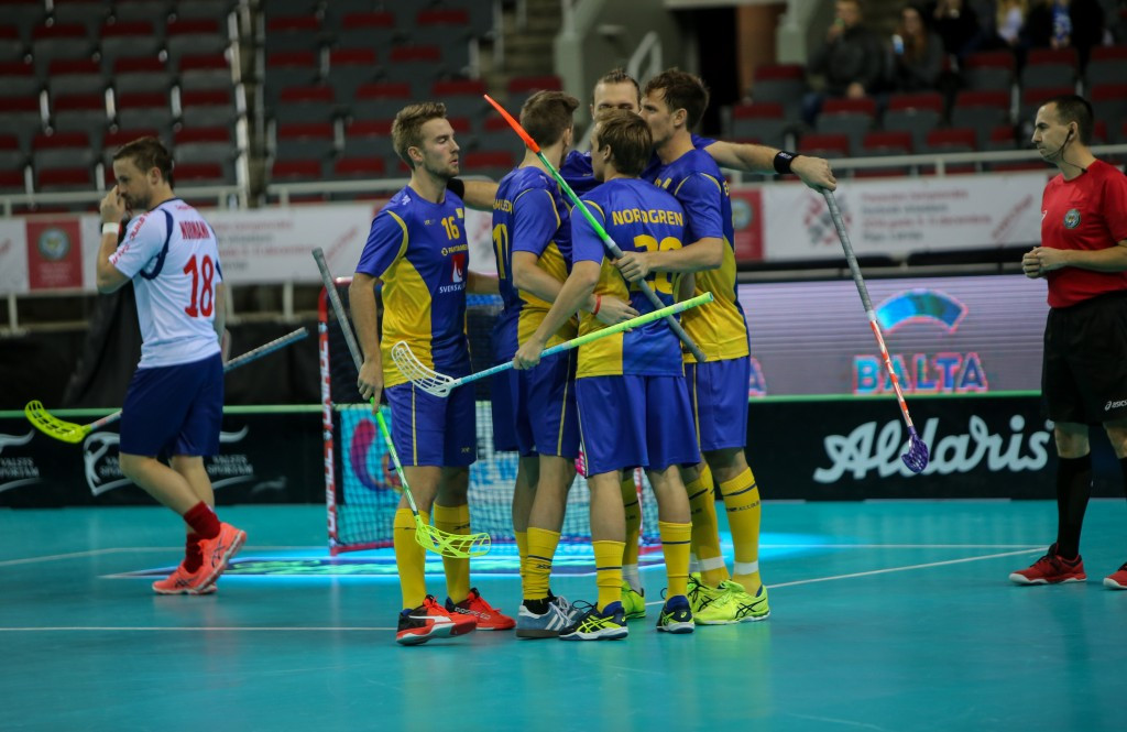 Sweden maintain 100 per cent record to reach knockout rounds of World Floorball Championships