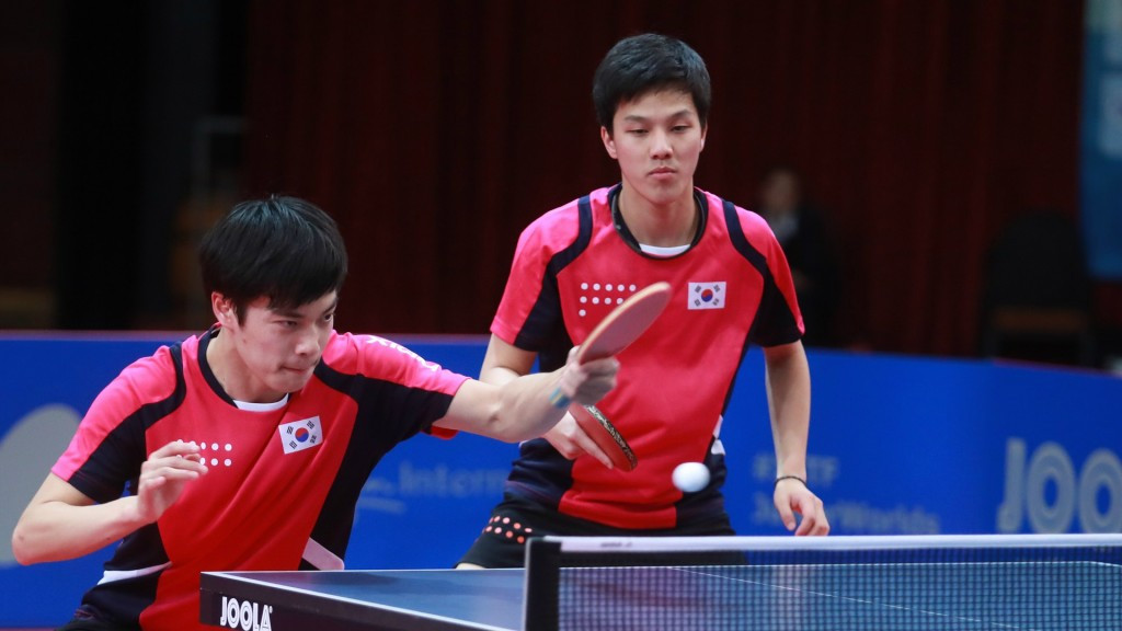 An Jae-hyun and Cho Seung-min won the boys' doubles title ©ITTF