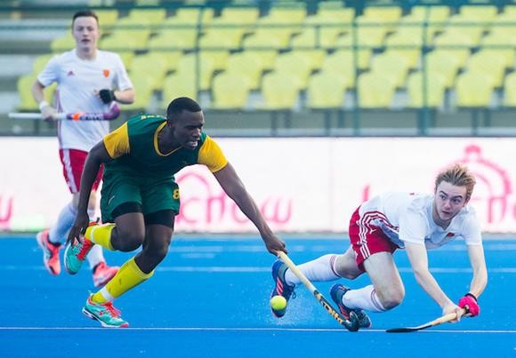England were involved in a thrilling contest with South Africa as they claimed a 4-2 win ©FIH