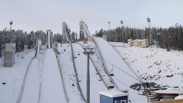 Ladies Ski Jumping World Cup qualification postponed due to wait for Italian's skis