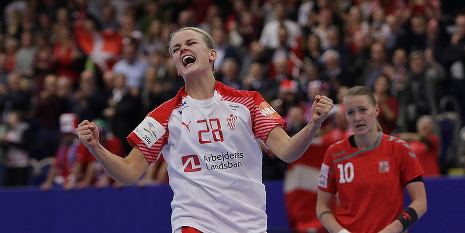 Norway beat Olympic champions Russia ©EHF