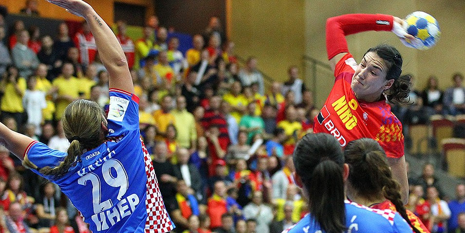Romania beat Croatia to go through ©EHF