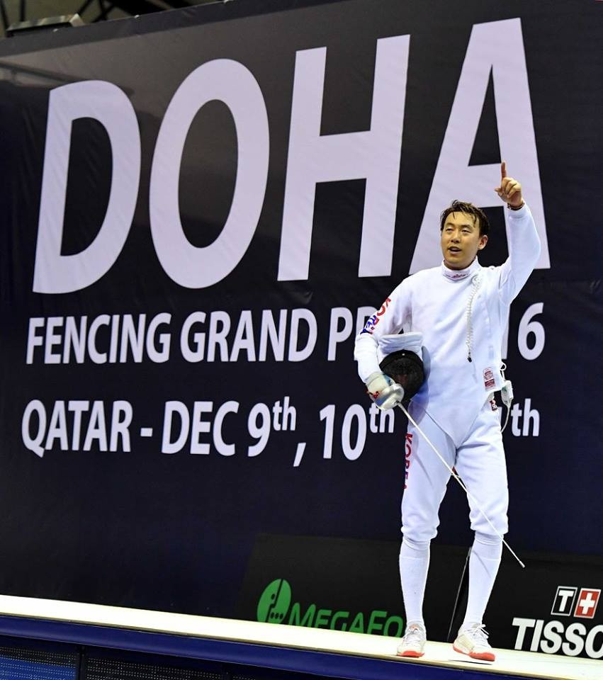 South Korea’s Kweon Youngjun beat France’s Jean-Michel Lucenay to claim the men’s individual title at the FIE Doha Épée Grand Prix today ©FIE/Facebook/Augusto Bizzi