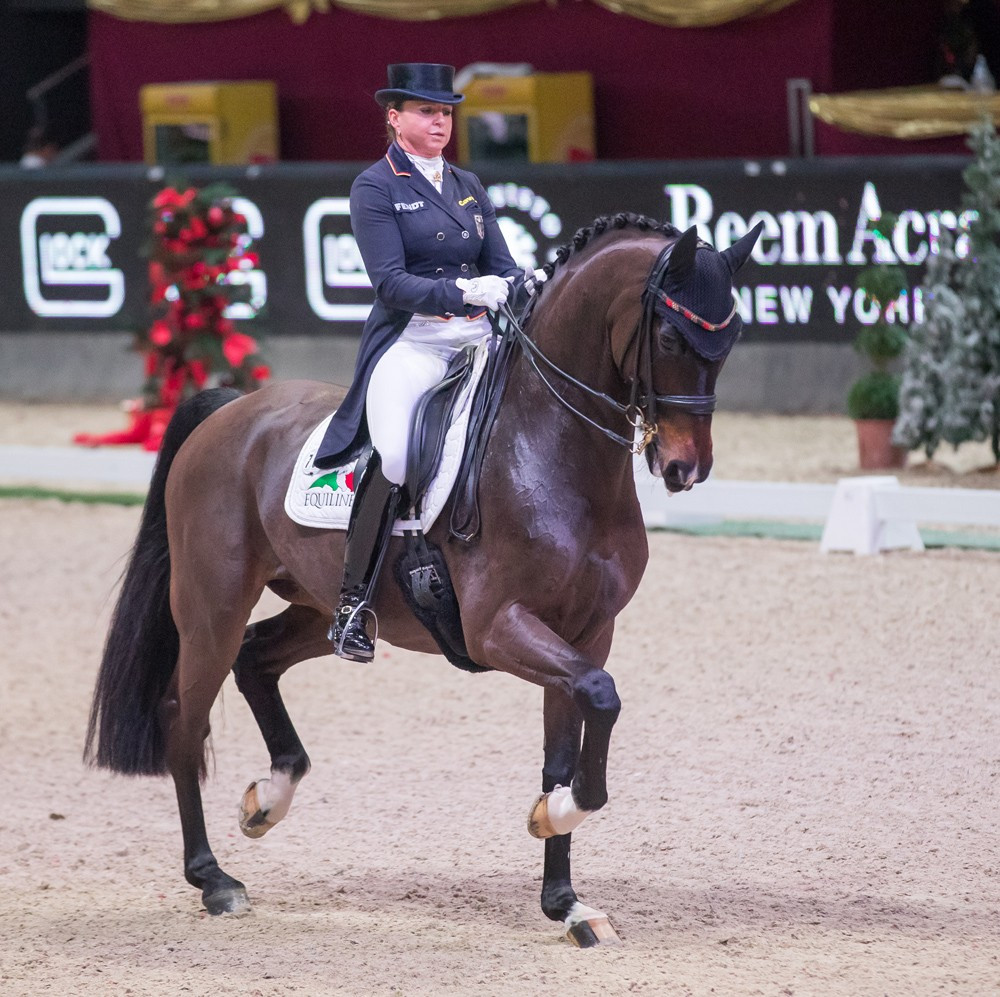 Schneider rides to convincing FEI World Cup Dressage victory in Salzburg