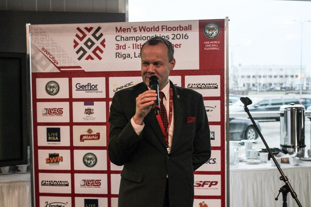 IFF President Tomas Eriksson presented the awards to the recipients ©IFF