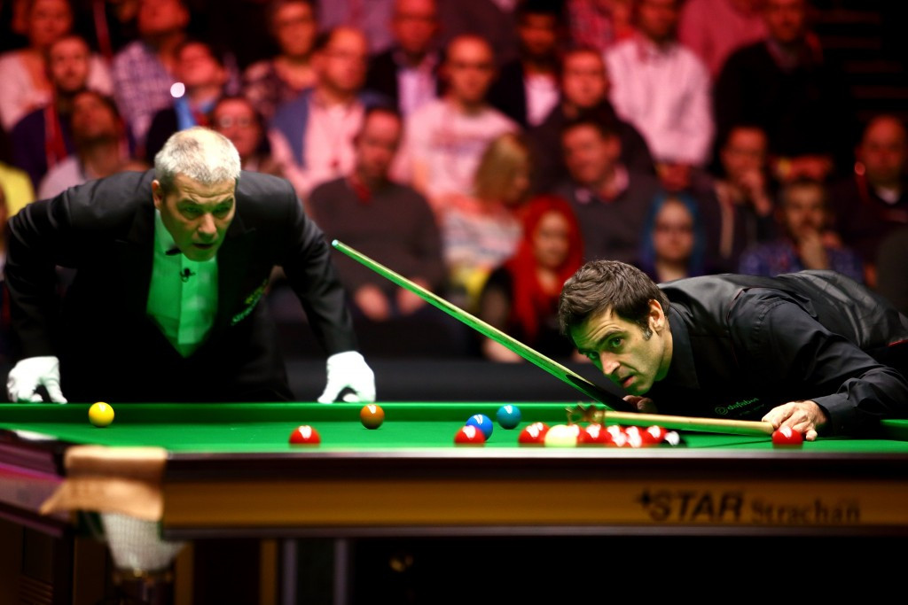 Verhaas, seen here studying the balls alongside Ronnie O'Sullivan, has officiated five World Championship finals ©Getty Images
