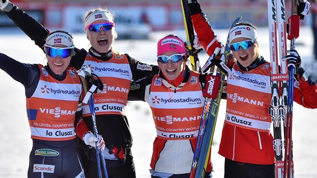 Norway's female team celebrate victory in La Clusaz ©NordicFocus