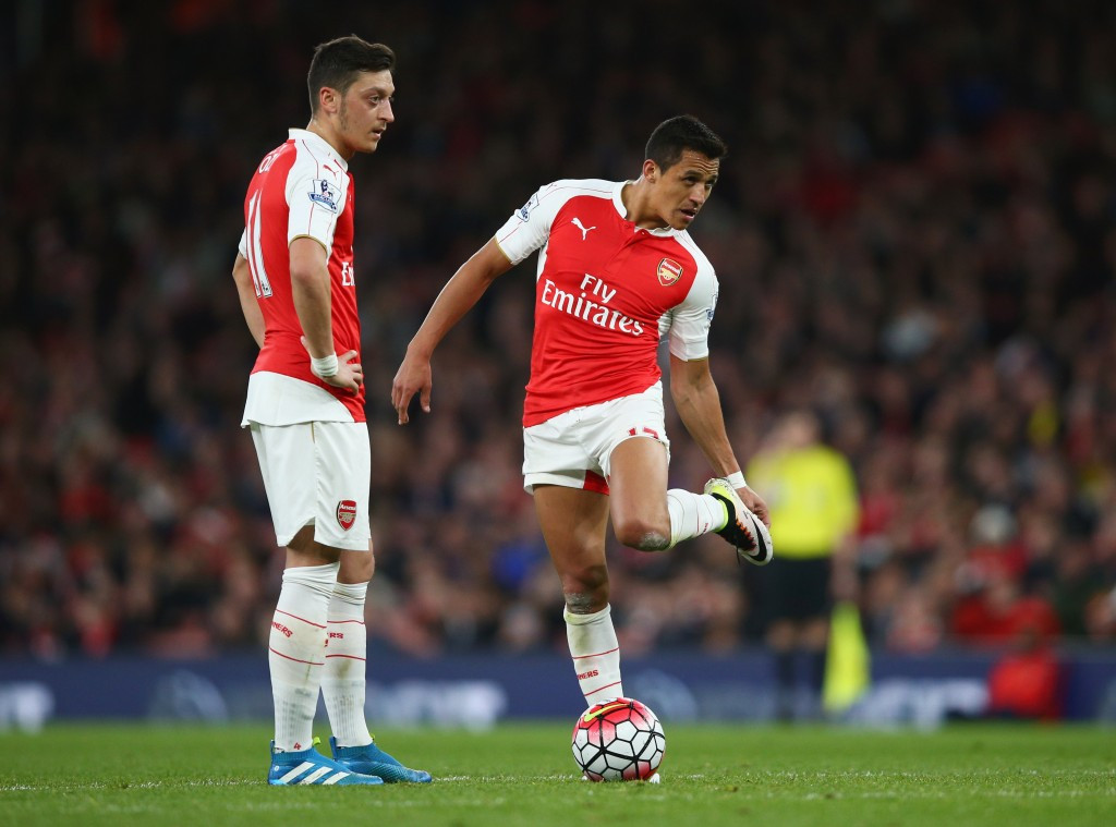 Arsenal stars Mesut Özil and Alexis Sánchez are still negotiating new contracts with the club ©Getty Images 