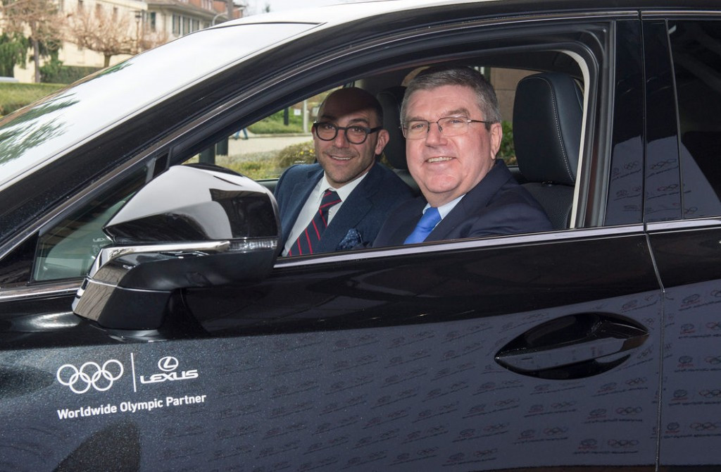 IOC President Thomas Bach received the cars from Philippe Rhomberg, chief executive of Toyota Switzerland, at the IOC’s headquarters in Lausanne ©IOC