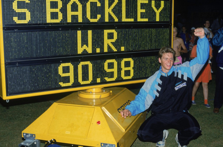 Steve Backley celebrates setting the world javelin record at Crystal Palace in 1990 ©Getty Images