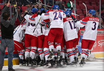 Czech Republic scored a late winner against holders Finland to claim a 2-1 victory on the opening day of action at the 2017 IIHF Men's World Junior Championship in Canada ©Andre Ringuette/HHOF-IIHF Images