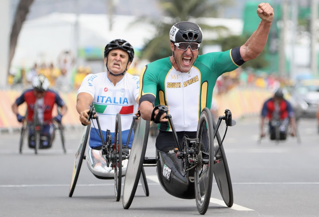 Ernst van Dyk beat Italian rival Alessandro Zanardi to H5 road race gold at Rio 2016 ©Getty Images
