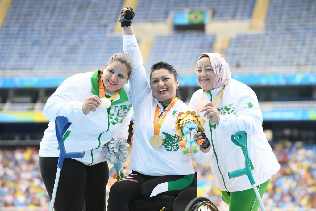 Mexican Paralympic shot putter trains on the streets after COVID-19 closures