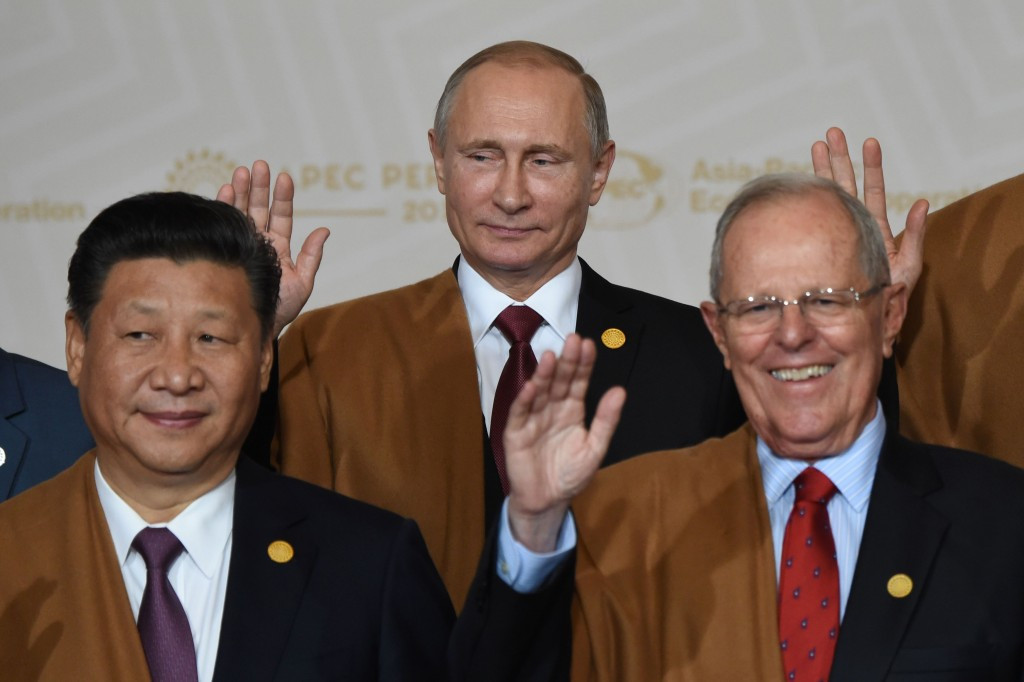 Pedro Pablo Kuczynski (right, pictured alongside Chinese and Russian counterparts Xi Jinping and Vladimir Putin) has delivered a message of support for the Games ©Getty Images