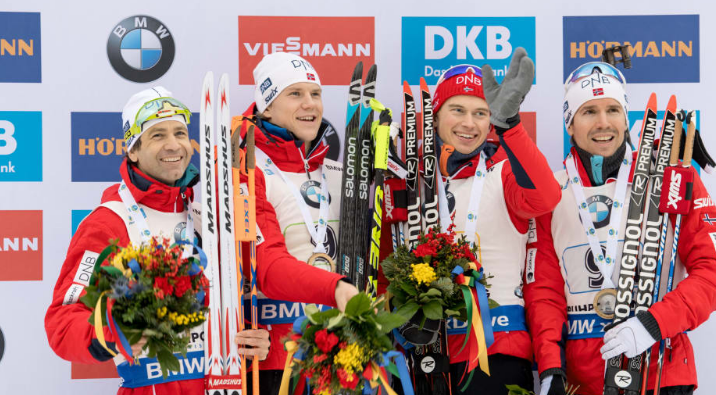 Norway celebrate their biathlon relay victory at Ruhpolding ©IBU