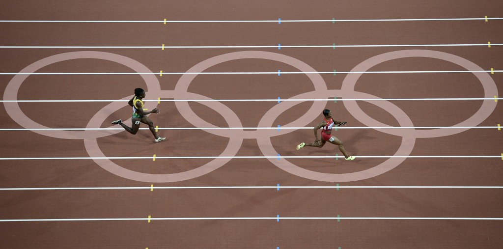 Carmelita Jeter brings home the baton to earn the US godl in the 4x100m at the London 2012 Games. The IAAF have  now agredd qualifying times for the Rio 2016 Games  ©Getty Images