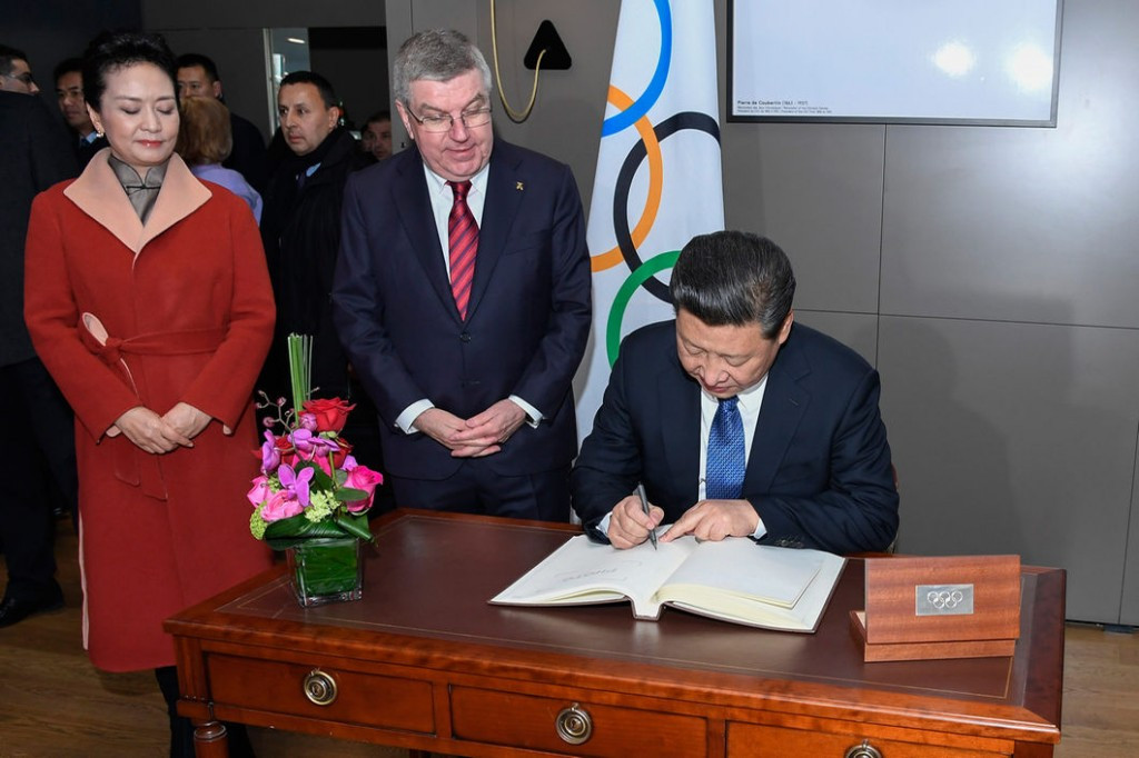 Xi Jinping pictured signing the IOC visitors book at the end of his meeting today ©IOC