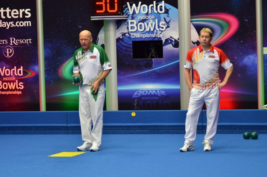 Greg Harlow, right, won in two sets against Anthony Webb elsewhere today ©World Bowls Tour