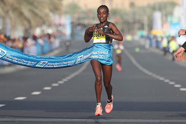 Worknesh Degefa made it an Ethiopian double by winning the women’s race ©Giancarlo Colombo/IAAF