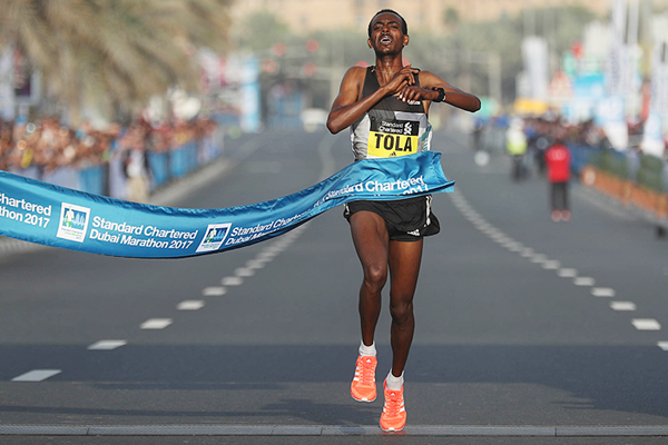 Tamirat Tola of Ethiopia broke the Dubai Marathon course record today as he won the men’s race ©Giancarlo Colombo/IAAF