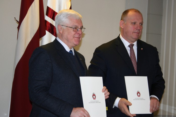 Latvian Olympic Committee President Aldons Vrublevskis, left, signed the deal with Raimonds Bergmanis, right ©LOC