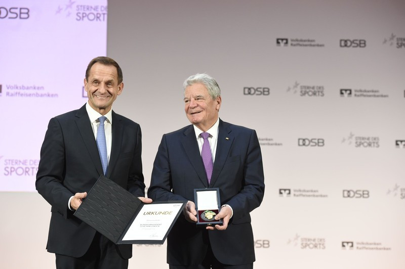 German President Joachim Gauck has been awarded the honorary medal of the German Olympic Sports Confederation ©DOSB