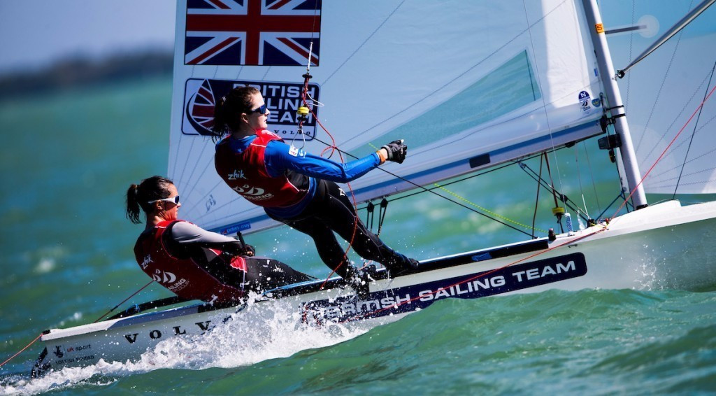 Sophie Weguelin and Eilidh McIntyre of Great Britain continue to lead in the women's 470 class ©World Sailing