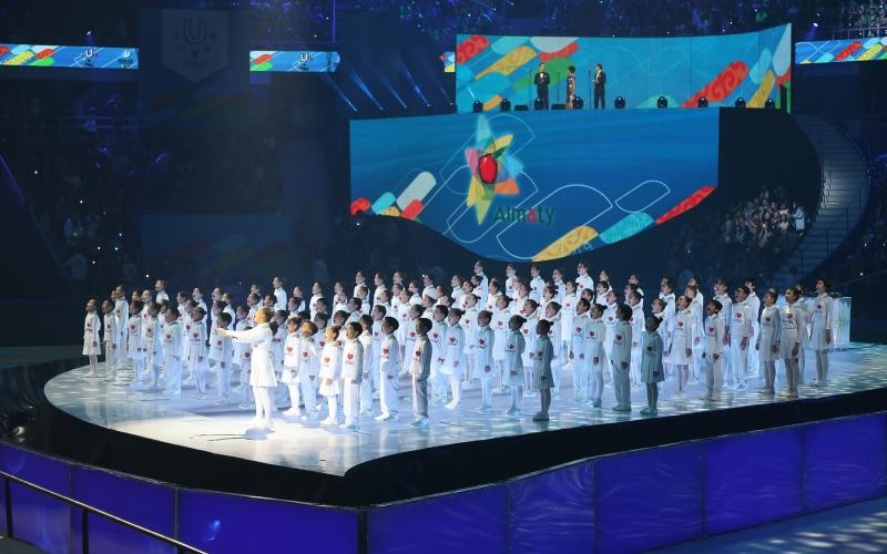 A local children's choir performed the national anthem of Kazakhstan ©Almaty 2017