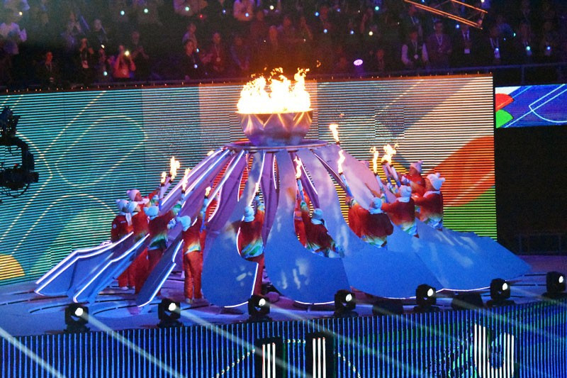 A number of flames then came together to light the cauldron which brought the Ceremony to a close ©FISU