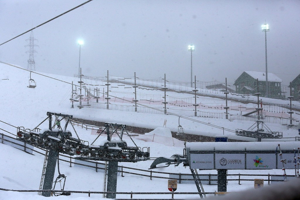 The super-G element of the women's Alpine combined event was postponed until tomorrow due to heavy snow at the Shymbulak Ski Resort ©Almaty 2017