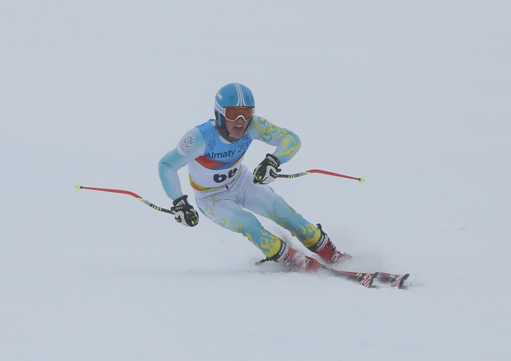 The men's giant slalom event took place today amid heavy snowfall ©Almaty 2017