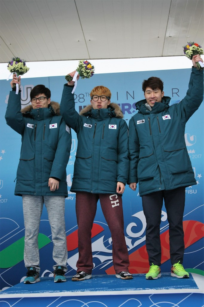 South Korea's men's team celebrate their success ©Almaty 2017