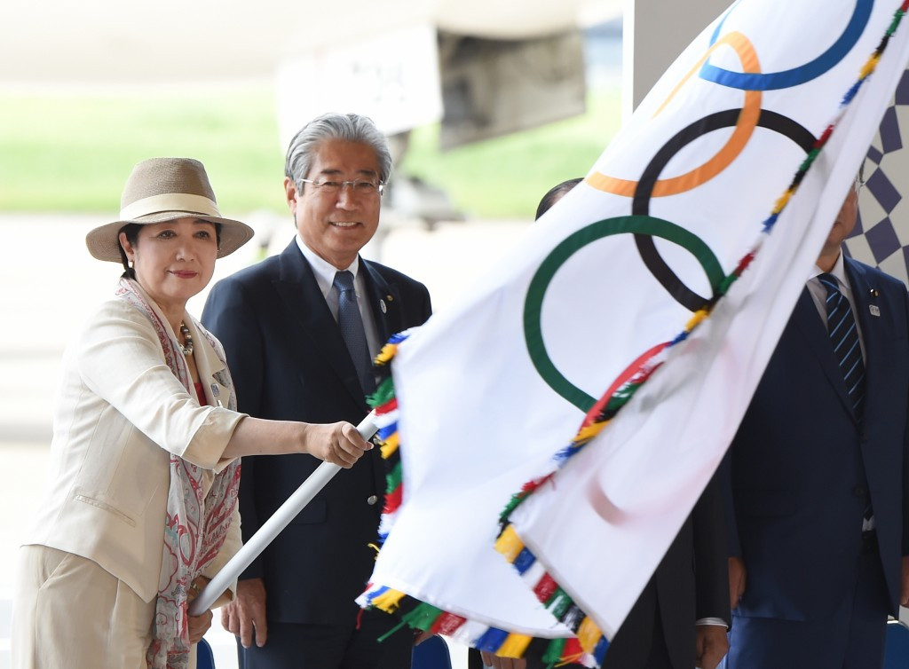 Tsunekazu Takeda with Tokyo Governor Yuriko Koike as they head back to Japan's capital city with the Olympic flag ©Getty Images
