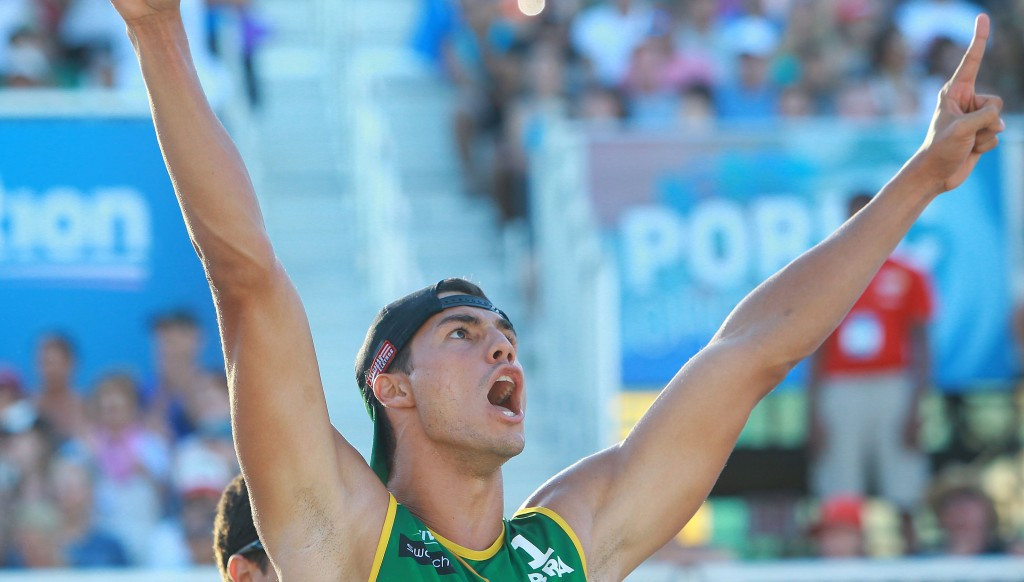 Alvaro Filho and Saymon Barbosa won an all-Brazilian final against compatriots Evandro Goncalves and Andre Loyola to secure the men's title ©FIVB