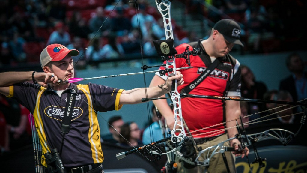 Jesse Broadwater successfully defended his men's indoor compound crown as he emerged triumphant from his all-American gold medal clash with Steve Anderson ©World Archery