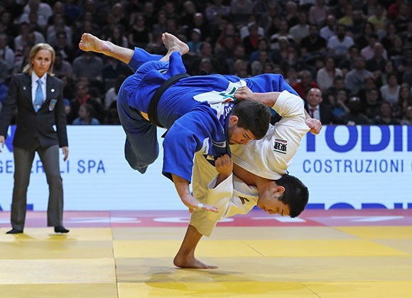 Rio 2016 Olympic bronze medallist Cyrille Maret was beaten in the final of the men's under-100kg division by Japanese teenager Kentaro IIda ©IJF