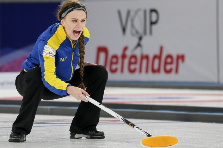 Sweden won their opening matches of the women's curling tournament ©WCF